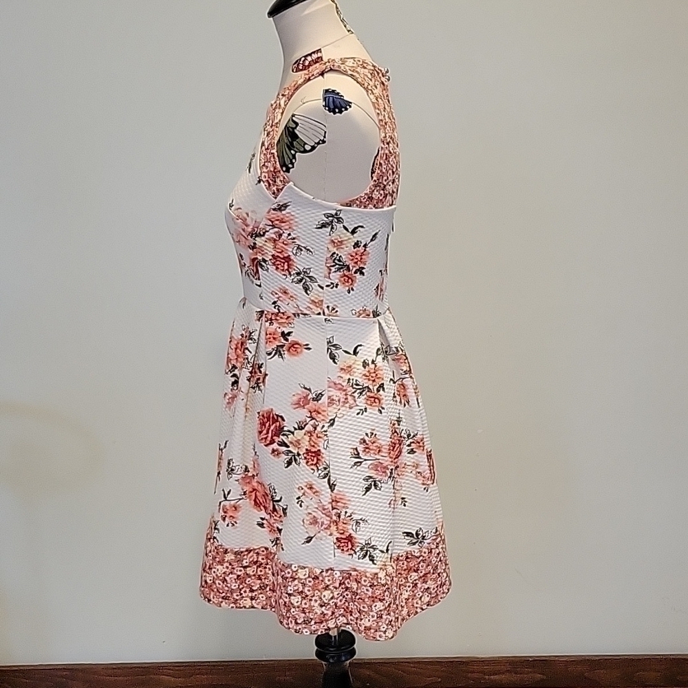 REWIND Floral Dress. Zips Up The Back With 2 Buttons. Size Small - Picture 2 of 8